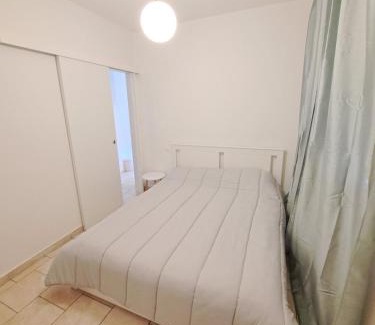 Magreglio Apartamento | Dinky's apartment with a balcony overlooking the woods