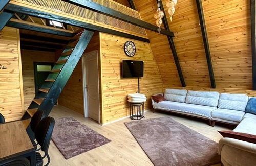 Sapanca Casa | Dinlendirici ve Lüks Tatil Deneyimi: Havuzlu Jakuzili Bungalovumuzu Keşfedin!"