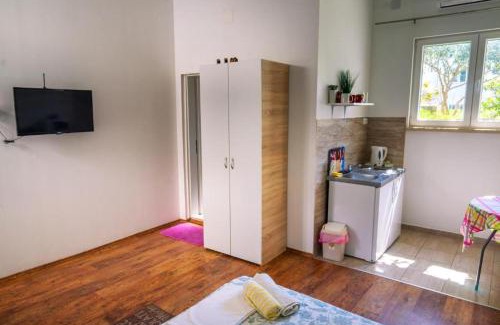 Montovjerna Casa | Dino and Jele Apartments