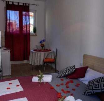 Montovjerna Casa | Dino and Jele Apartments