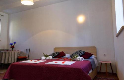 Montovjerna Casa | Dino and Jele Apartments