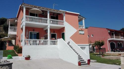 Messonghi Apartamento | Dinos Green Place