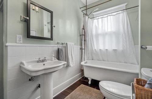 Drumheller Casa | Dinos Last Post - Family Friendly 4 Bedrooms
