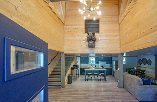 Washougal Casa | Dinosaur-Themed Retreat | Unique Family Adventure