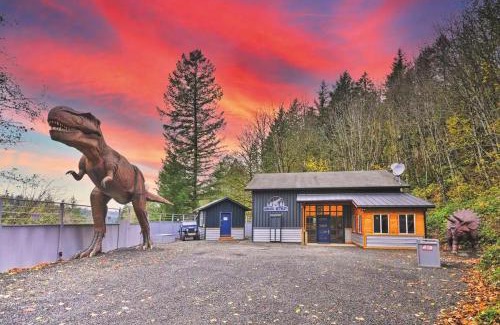 Washougal Casa | Dinosaur-Themed Retreat - Unique Family Adventure