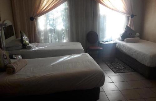 Moses Kotane Casa | Diphororo guest house
