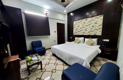 PECHS Casa | Diplomat Inn Hotel