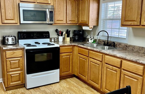 Yeaddiss Casa | Direct Access to Waterfall/Creek Trail of Leatherwood Off Road Park