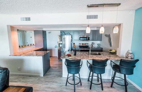 South Patrick Shores Condominio | Increíble frente al mar 2BD / 3BA - ¡De gran tamaño y directamente en la playa!