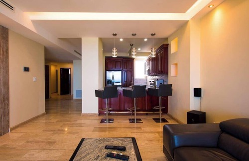Barrio Los Faroles Apartamento | Direct Beach Front Ocean View on 7th Floor