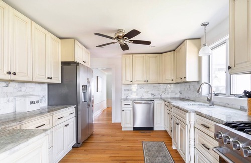 Niantic Casa | Direct Beach Water Front with Heated Pool