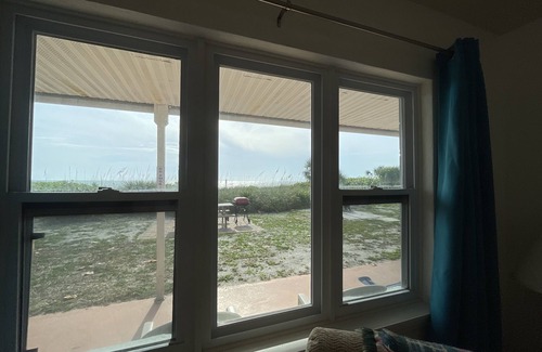 Englewood Apartamento | Direct Beachfront Unit-Ground Level-Walking Distance to all Bars and Restaurants