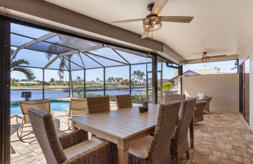 Caloosahatchee Casa | DIRECT GULF ACCESS, INTERSECTING CANAL, POOL HOME minutes from the RIVER! - Villa Southern Charm