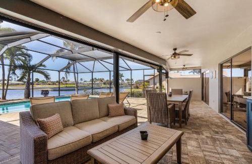 Caloosahatchee Casa | DIRECT GULF ACCESS, INTERSECTING CANAL, POOL HOME minutes from the RIVER! - Villa Southern Charm