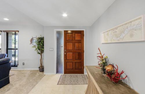 Caloosahatchee Casa | DIRECT GULF ACCESS, INTERSECTING CANAL, POOL HOME minutes from the RIVER! - Villa Southern Charm