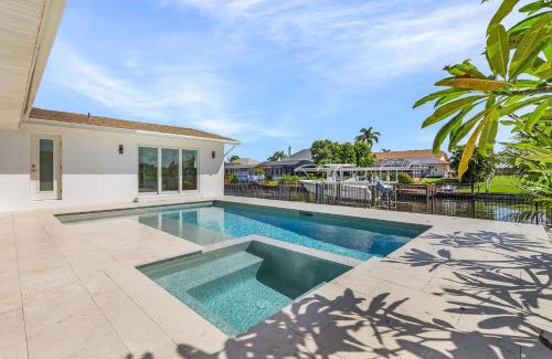 Caloosahatchee Casa | Direct Gulf Access, Luxurious Pool & Spa, Pet-friendly - Villa Sunlit Sanctuary - Roelens