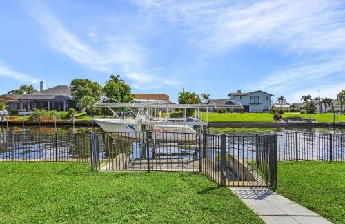 Caloosahatchee Casa | Direct Gulf Access, Luxurious Pool & Spa, Pet-friendly - Villa Sunlit Sanctuary - Roelens