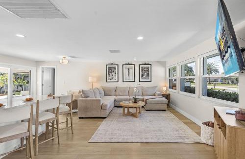 Caloosahatchee Casa | Direct Gulf Access, Luxurious Pool & Spa, Pet-friendly - Villa Sunlit Sanctuary - Roelens