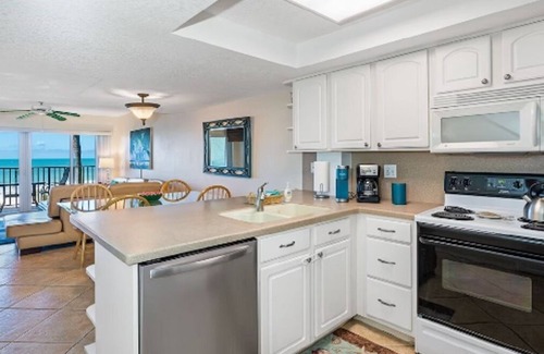 Independence Square Condominio | DIRECT Gulf Front! NOT Overlooking Pool! Expansive Views of Gulf North & South.