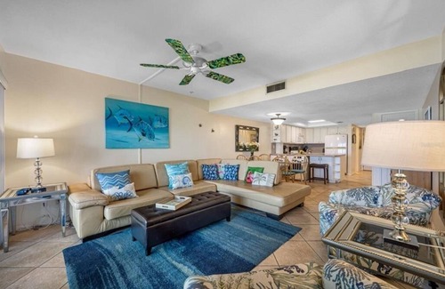 Independence Square Condominio | DIRECT Gulf Front! NOT Overlooking Pool! Expansive Views of Gulf North & South.