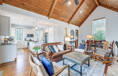 Bear Lake Reserve Cabaña | Direct Lake Access & Fire Pit: Tuckasegee Cottage!
