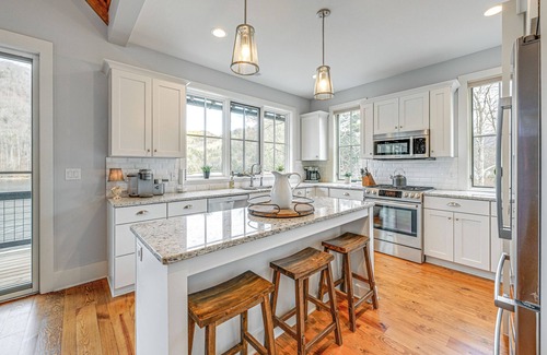 Bear Lake Reserve Cabaña | Direct Lake Access & Fire Pit: Tuckasegee Cottage!