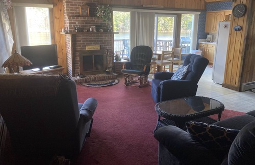 Acton Casa | Direct Lake frontage yet close to beaches