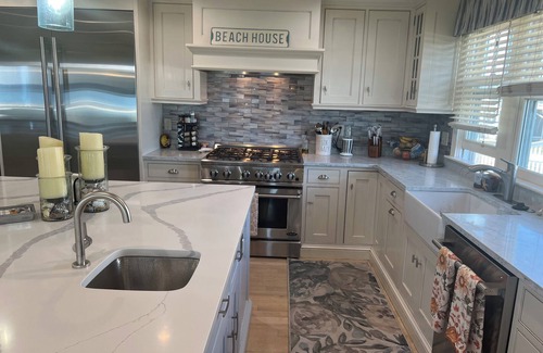 Ocean Bluff-Brant Rock Casa | Direct ocean front property on gorgeous Fieldston Beach. Steps from the ocean .