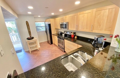Hutchinson Island South Condominio | DIRECT OCEAN FRONT ON BEACH! AMAZING OCEAN VIEW, ELEGANT 2BR/2BA Mthly Discount!