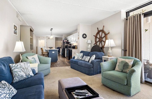 Little Salisbury Condominio | Direct Ocean Views From this 2 Bedroom Sea Terrace Condo with Outdoor Pool!
