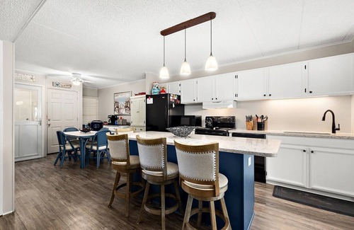 Little Salisbury Condominio | Direct Ocean Views From this 2 Bedroom Sea Terrace Condo with Outdoor Pool!
