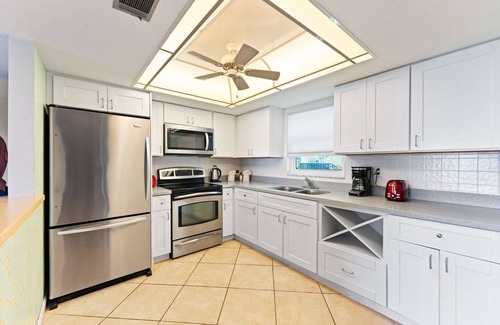 Avon By The Sea Condominio | Direct Oceanfront Condo on the Beach w/ Private Balcony, Heated Pool & Steps to Pier!