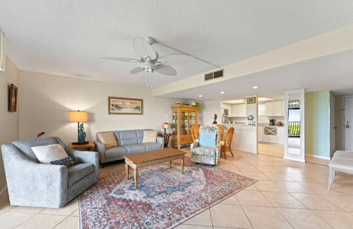 Avon By The Sea Condominio | Direct Oceanfront Condo on the Beach w/ Private Balcony, Heated Pool & Steps to Pier!
