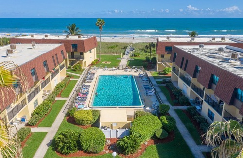 Avon By The Sea Condominio | Direct Oceanfront Condo on the Beach w/ Private Balcony, Heated Pool & Steps to Pier!