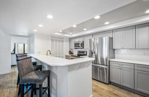 Ormond-by-the-Sea Casa | Direct Oceanfront Southeast Corner Condo, Large Balcony, Heated Pool, Garage Parking