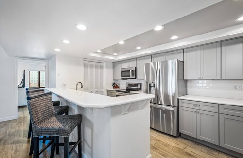 Ormond-by-the-Sea Condominio | Direct oceanfront corner with private balcony, heated beachfront pool and garage parking