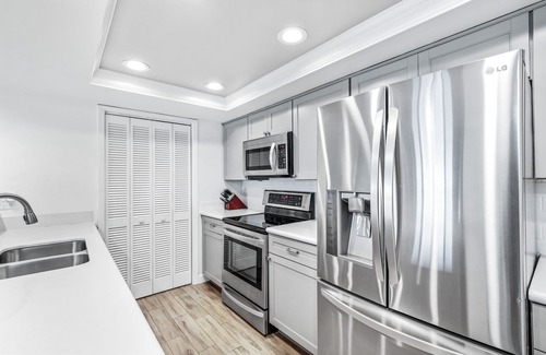 Ormond-by-the-Sea Condominio | Direct oceanfront corner with private balcony, heated beachfront pool and garage parking