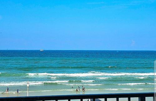 East Daytona Apartamento | Direct Oceanfront With Balcony