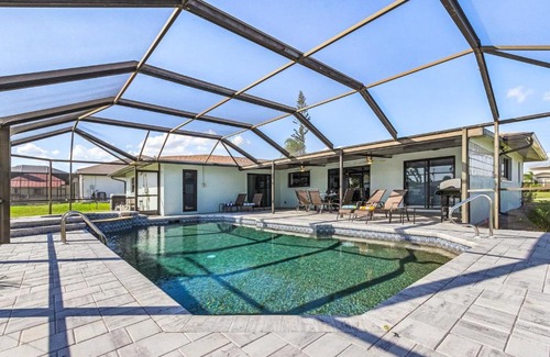 Fort Myers Casa | Direct Sailboat Access & Southern Exposure Heated Pool - Villa Coconut Hideaway - Roelens