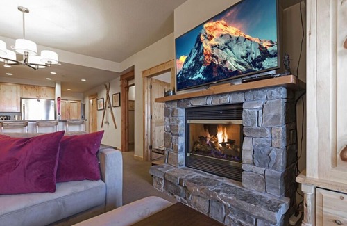Whitefish Condominio | Direct Ski in and Ski out!! 2 bedroom/1 bath Morning Eagle ski in/out!!