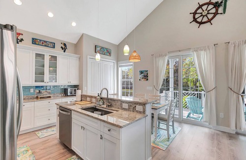 Weeki Wachee Gardens Casa | DIRECT WEEKI WACHEE RIVER FRONT! NEW CUSTOMHOME! WELCOME TO RIVER MARGARITAVILLE