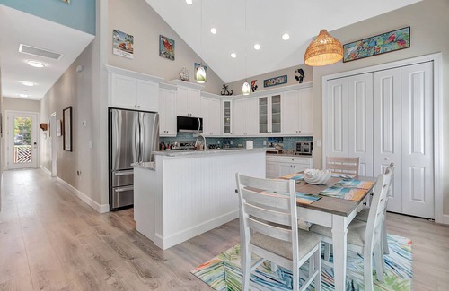 Weeki Wachee Gardens Casa | DIRECT WEEKI WACHEE RIVER FRONT! NEW CUSTOMHOME! WELCOME TO RIVER MARGARITAVILLE