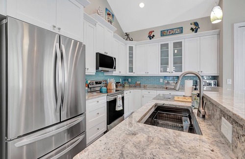Weeki Wachee Gardens Casa | DIRECT WEEKI WACHEE RIVER FRONT! NEW CUSTOMHOME! WELCOME TO RIVER MARGARITAVILLE