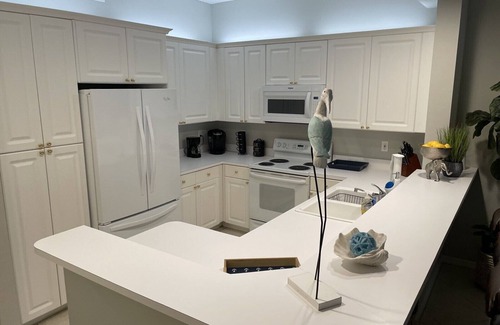 Pelican Bay Condominio | Directly across Ritz Carlton Naples Beach Resort!!!