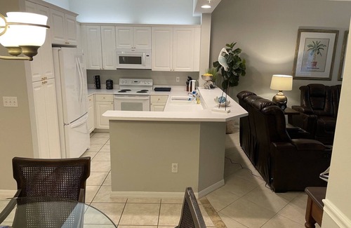 Pelican Bay Condominio | Directly across Ritz Carlton Naples Beach Resort!!!