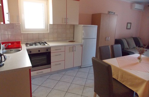 Kustici Apartamento | Primera línea de mar - WiFi gratuito - pisos de 3 habitaciones./ Entreplanta