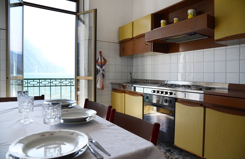 Castro Apartamento | Directamente en el lago iseo con impresionantes vistas.