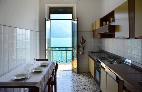 Castro Apartamento | Directamente en el lago iseo con impresionantes vistas.