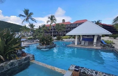Cabes Point Condominio | DIRECTLY ON SAPPHIRE BEACH 30 STEPS FROM CARIBBEAN SNORKELING 30 STEPS TO POOL