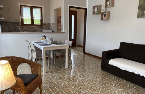 Idro Apartamento | DIRECTAMENTE EN LA PLAYA / LAGO, apartamento para 4 personas, piscina y jardín, Villa Soghetta tipo S3